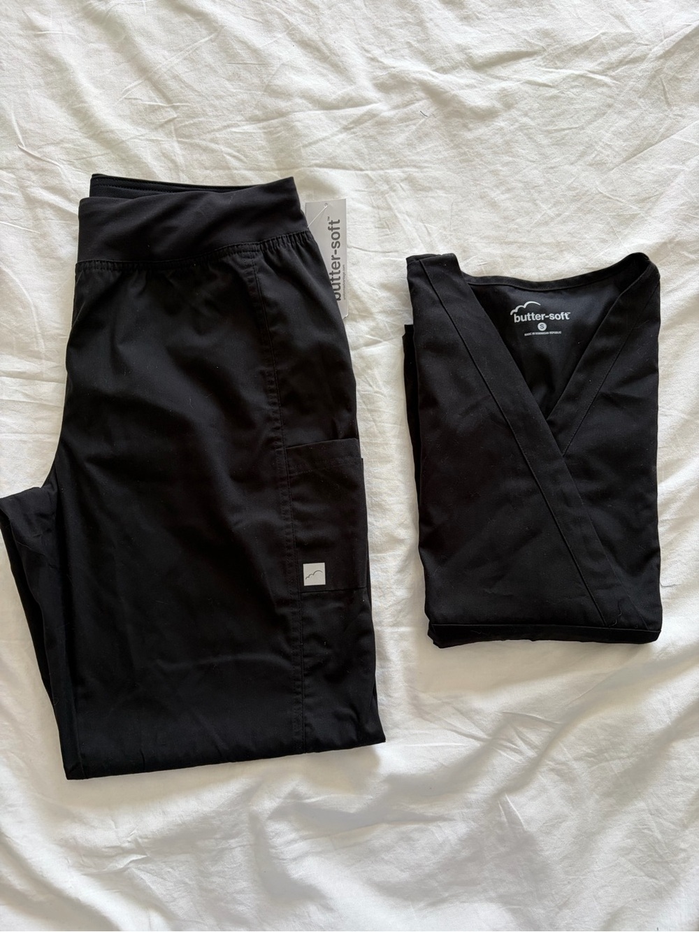 Butter-Soft Women’s Black V-Neck Scrubs Top and Pants Set Small/Medium NWT